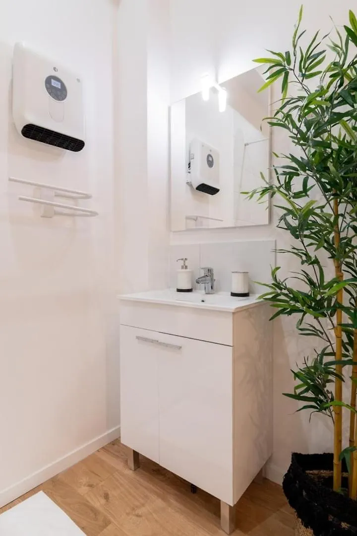 Lille Hypercentre - Bright Apartment!
